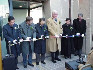 U.S. Ambassador to Korea Stephen W. Bosworth leads the assembled dignitaries, staff and grantees in the ceremony of the dedication for the newly acquired building of Fulbright Korea. The purchase of the building occurred on the 50th year of the Korean-American Educational Commission,